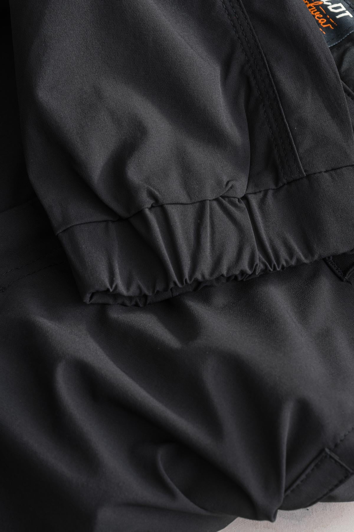 Jet-Lite Cuffed Pant - Black